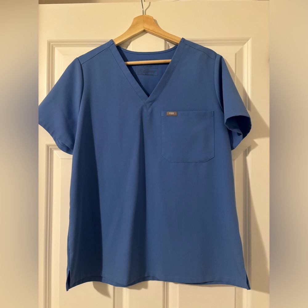 FIGS Women’s Technical Collection 1-pocket scrub top, ceil blue style FW1000 - L